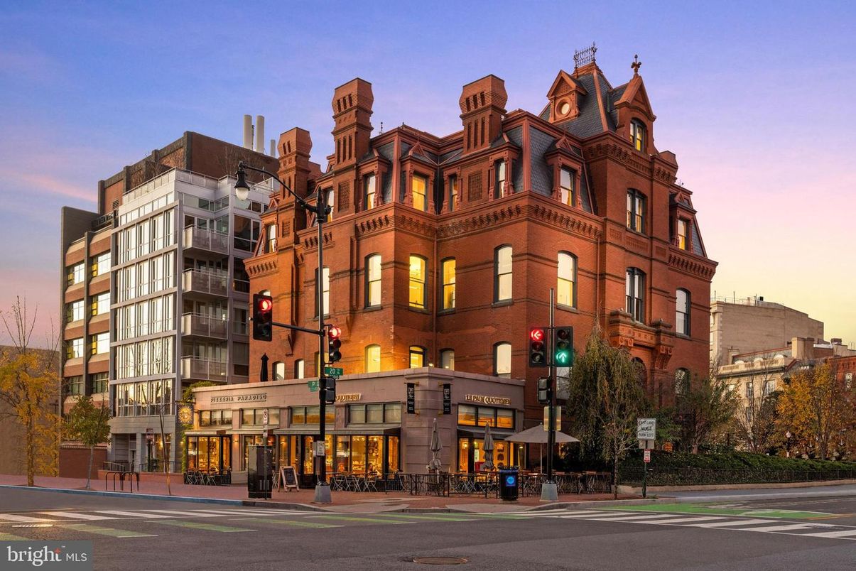 Exterior, Facade, Condo Building