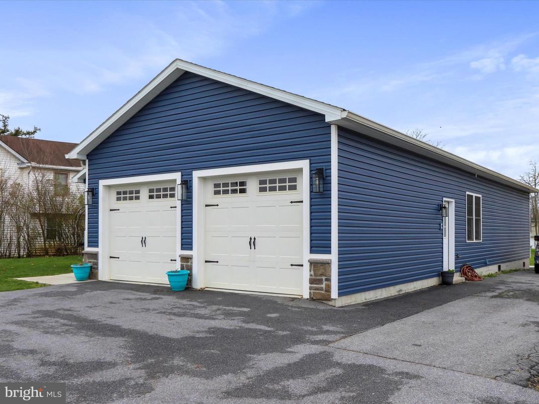 Detached Garage, Exterior