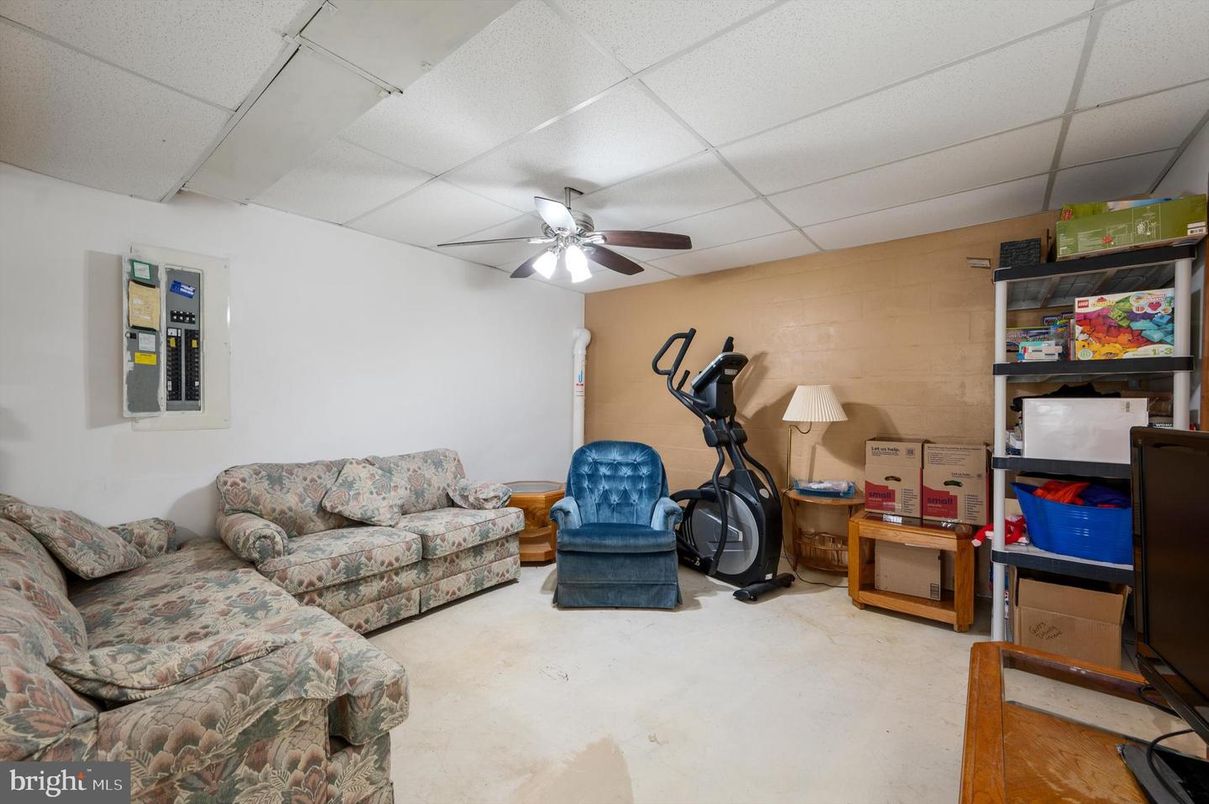 Fitness Equipment, Interior, Living room
