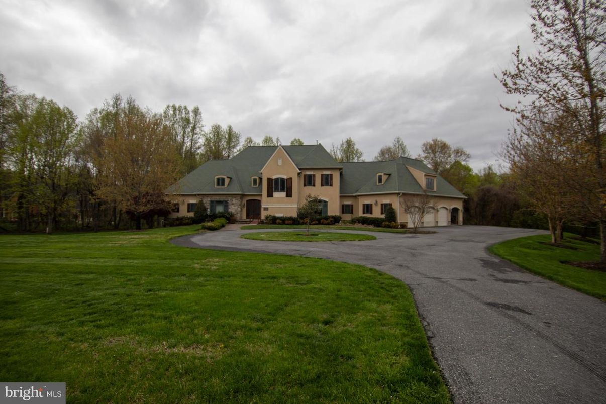Attached, Backyard, Exterior, Facade, French Provincial