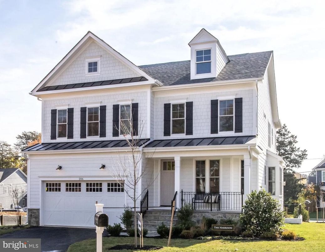 Attached, Exterior, Facade, Farmhouse