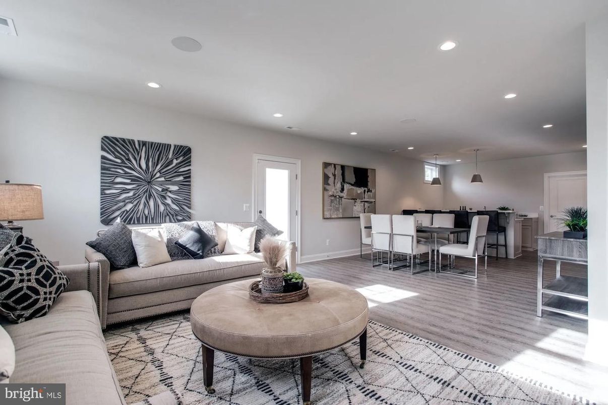 Dining room, Interior, Living room, Pendant Lights, Recessed Lighting, Wood Texture Flooring