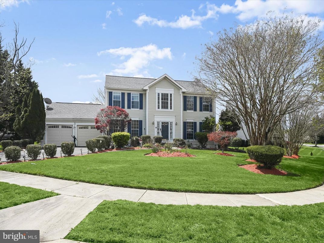 Attached, Backyard, Exterior, Facade, Georgian