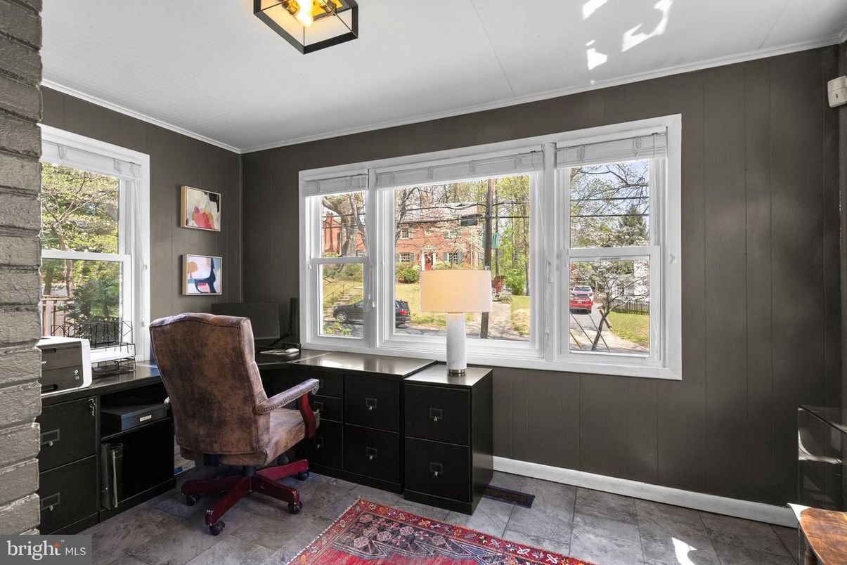 Home Office, Interior