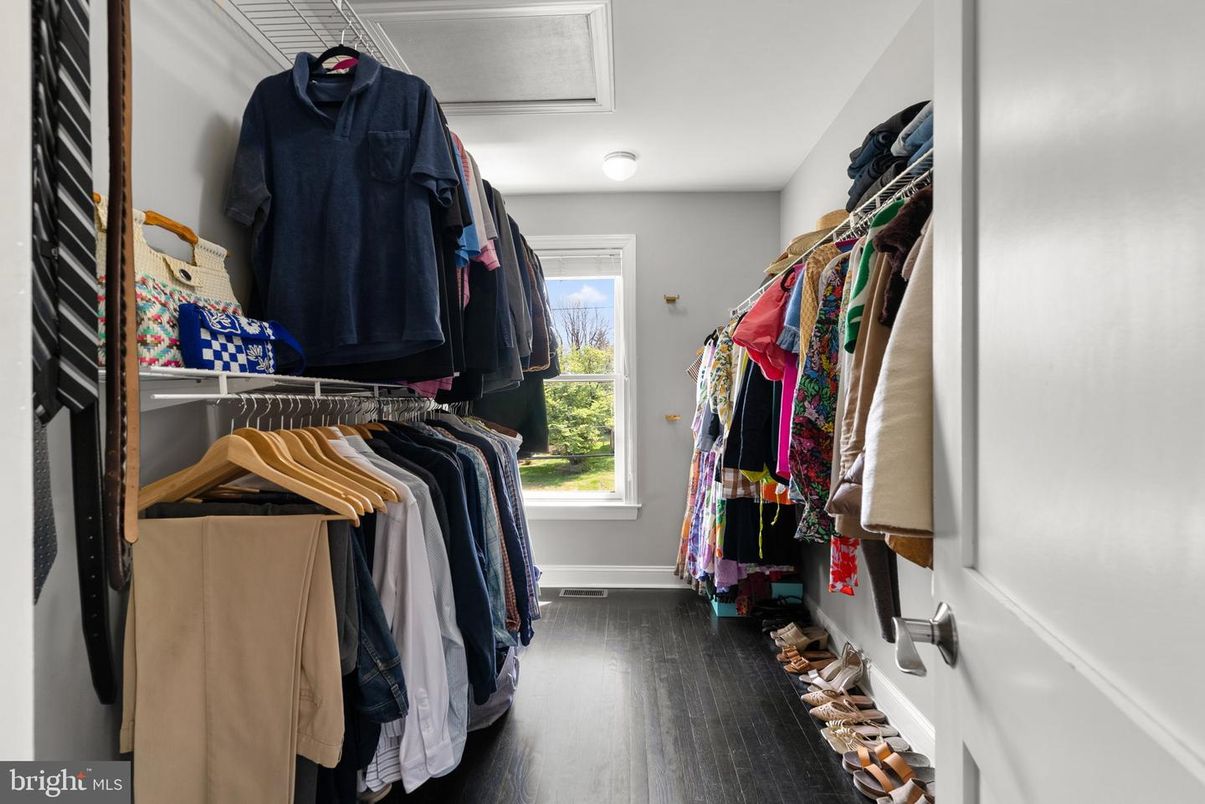 Interior, Walk-in Closets, Wood Texture Flooring