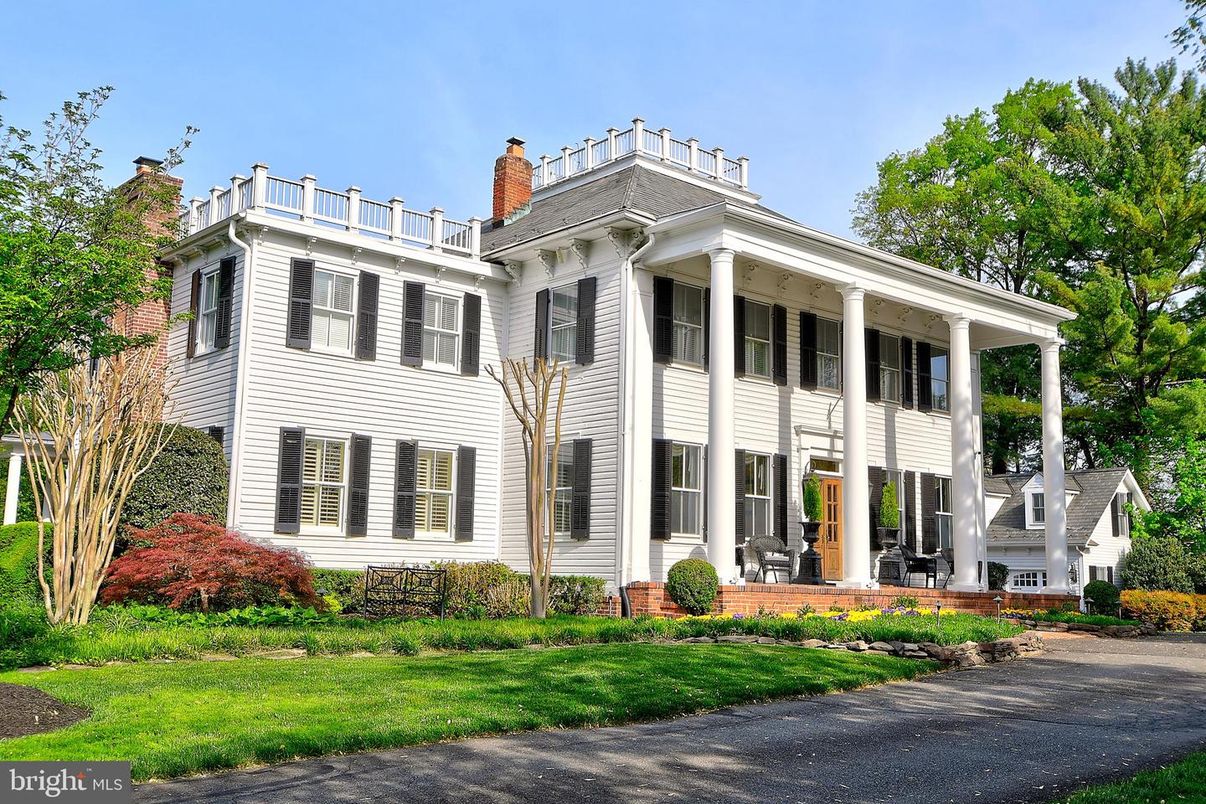 Exterior, Facade, Georgian