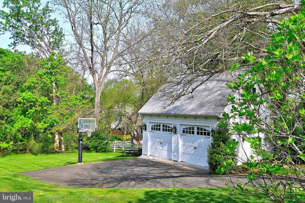 Detached Garage, Exterior