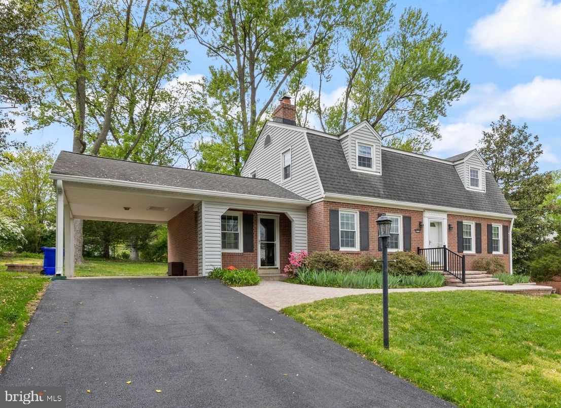Attached, Exterior, Facade, Brick Facade, Cape Cod