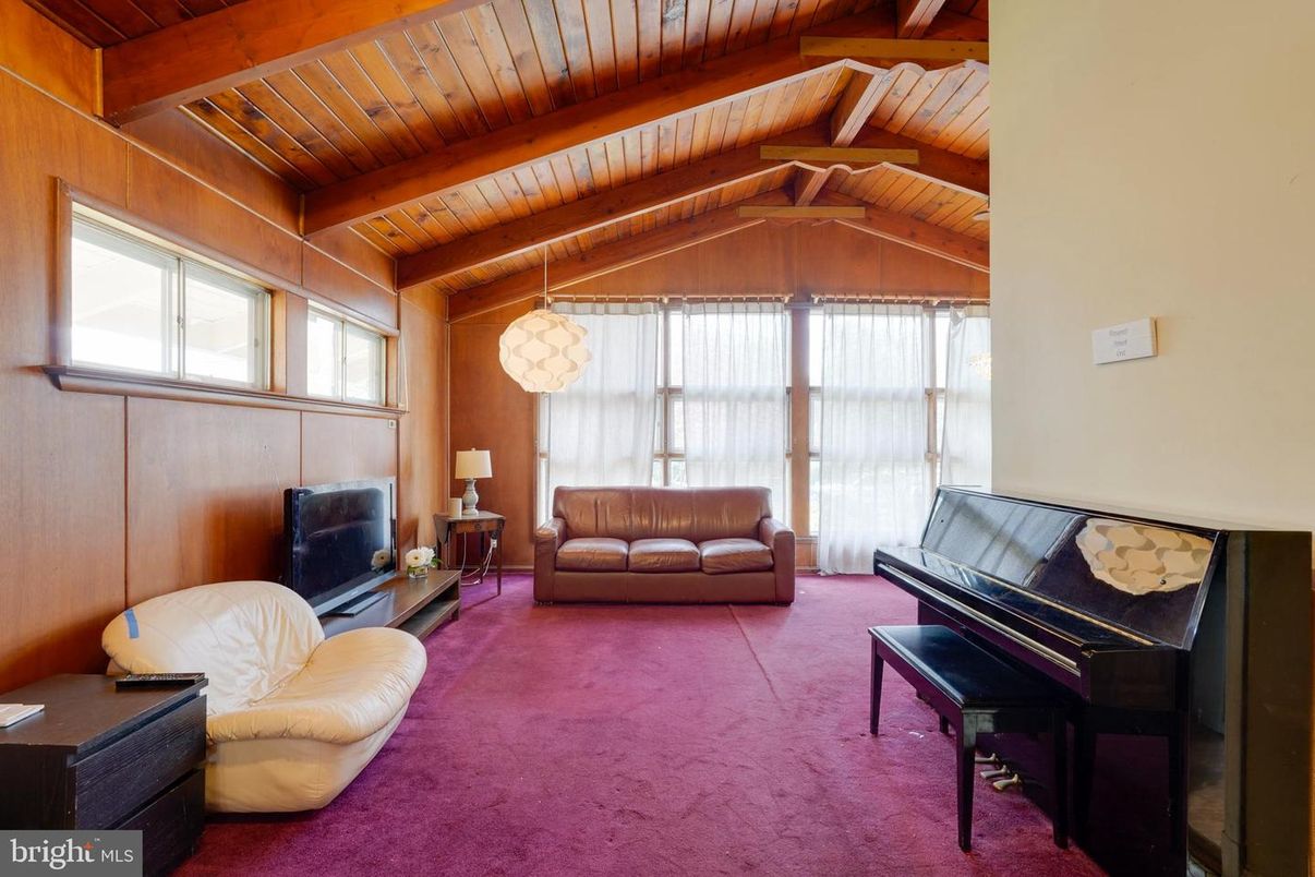 Interior, Pendant Lights, Piano, Wooden Beams, Wooden Ceilings, Wooden Walls