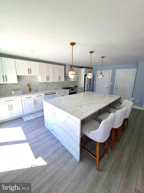 Interior, Kitchen, Pendant Lights, Wood Texture Flooring