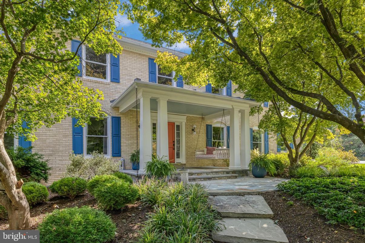 Exterior, Facade, Brick Facade, American Foursquare