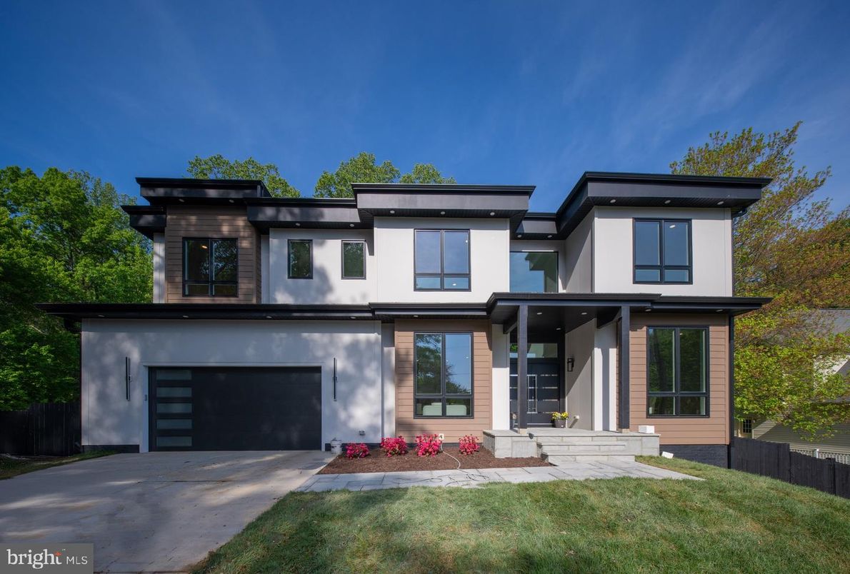 Attached, Exterior, Facade, Modern