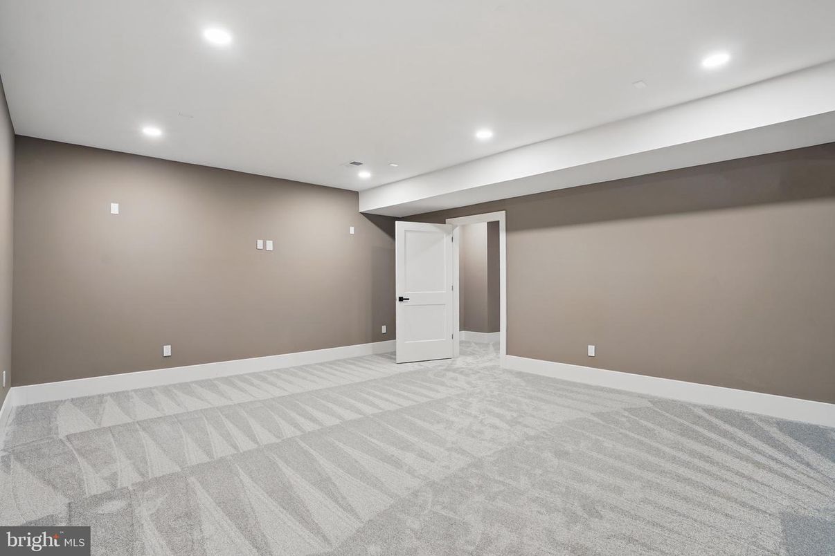 Empty room, Interior, Recessed Lighting