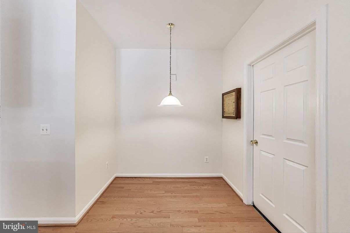 Empty room, Interior, Pendant Lights, Wood Texture Flooring