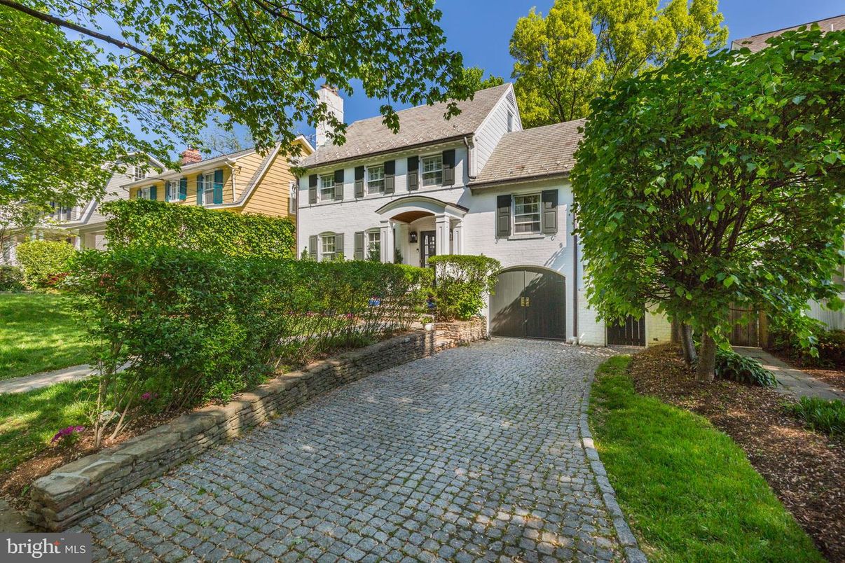 Attached, Backyard, Exterior, Facade, French Provincial