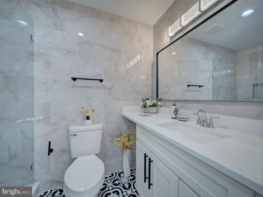 Bathroom, Interior, Marble Walls, Recessed Lighting