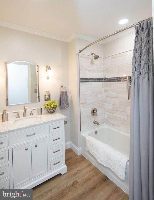 Bathroom, Interior, Recessed Lighting, Wood Texture Flooring