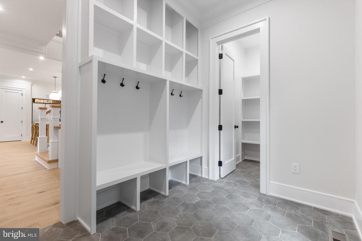Interior, Pendant Lights, Recessed Lighting, Walk-in Closets, Wood Texture Flooring
