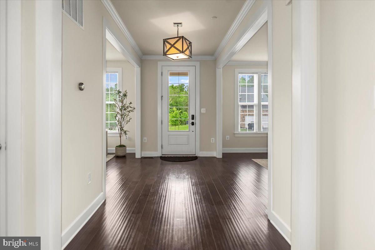 Interior, Pendant Lights, Wood Texture Flooring