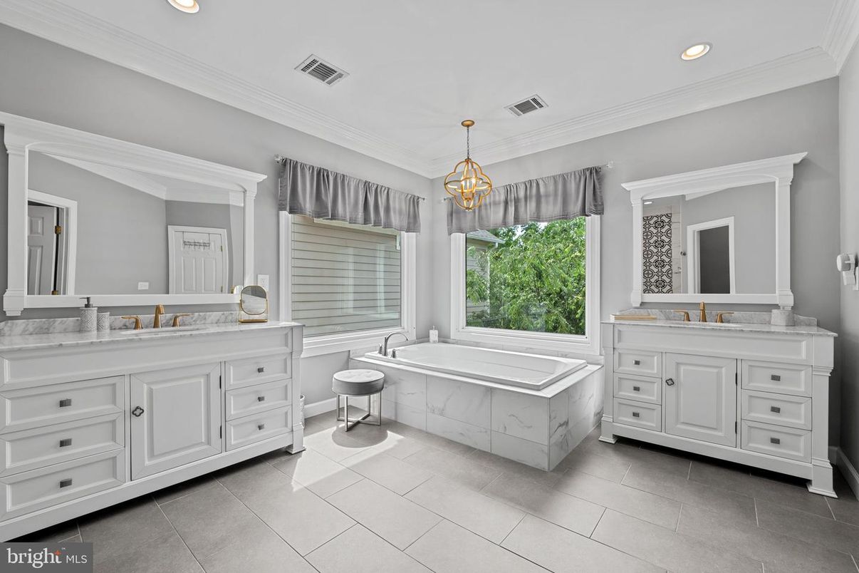 Bathroom, Interior, Pendant Lights, Recessed Lighting