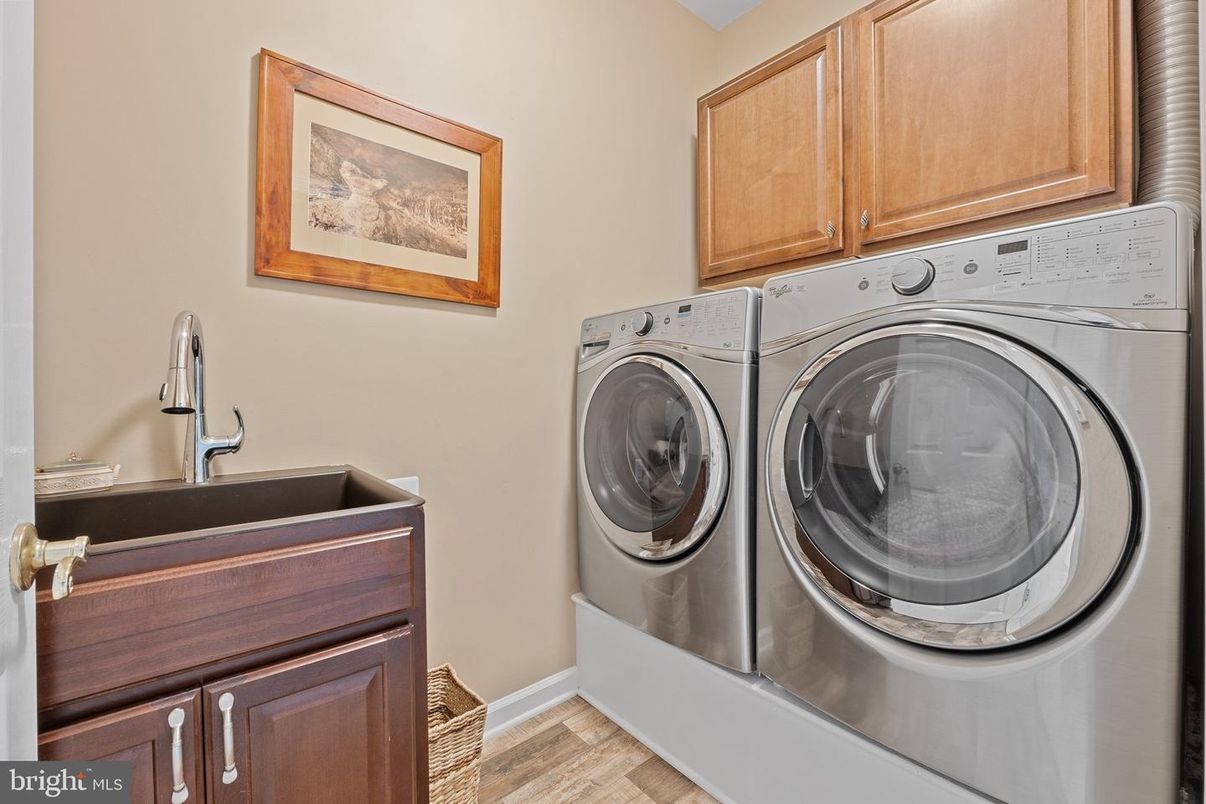 Interior, Washer, Wood Texture Flooring
