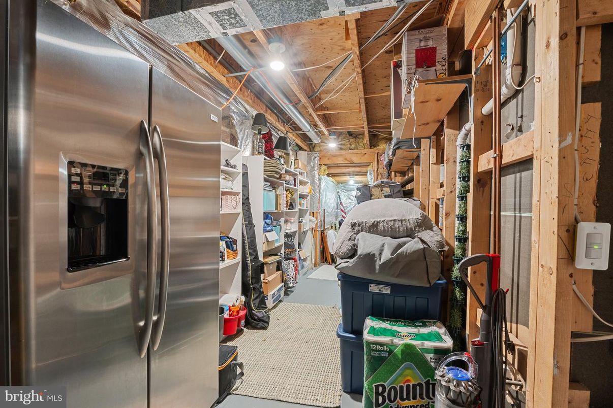 Interior, Stainless Steel Appliances