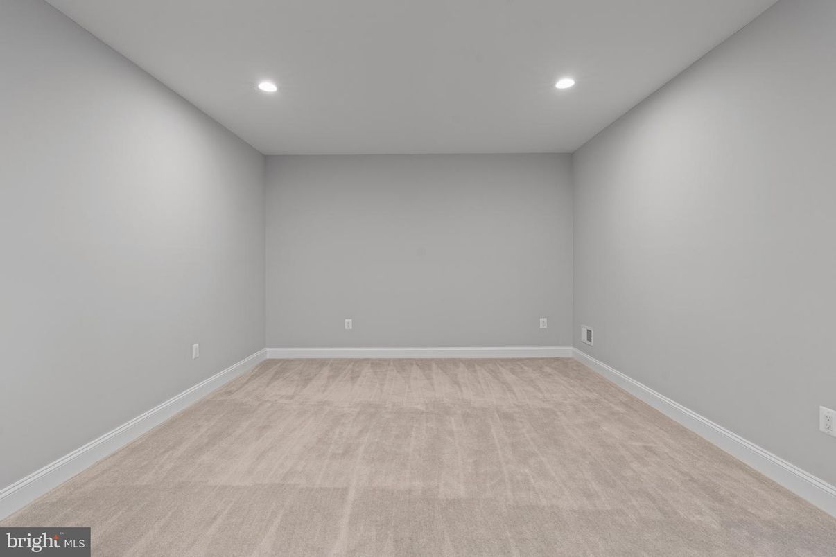Empty room, Interior, Recessed Lighting