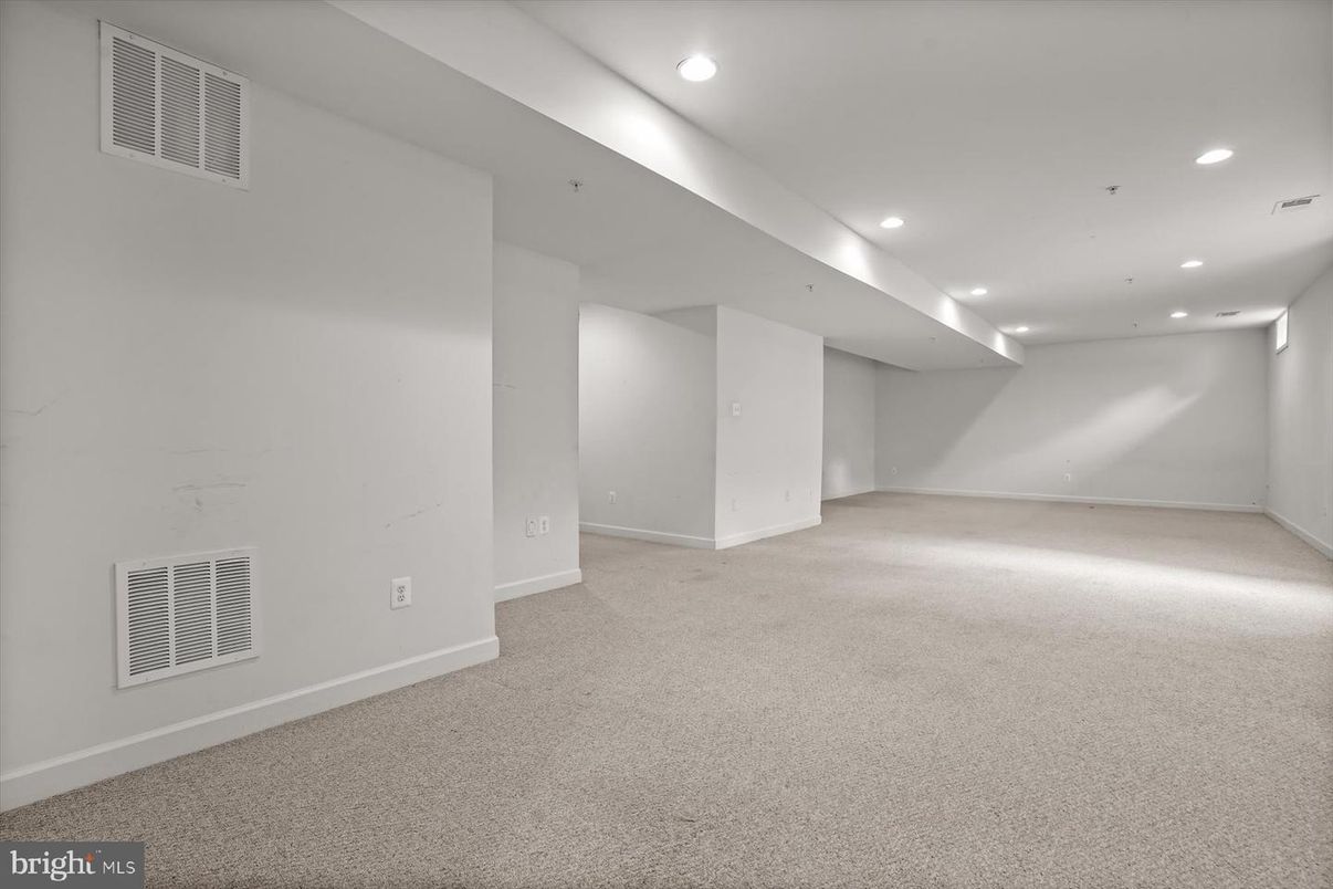 Empty room, Interior, Recessed Lighting