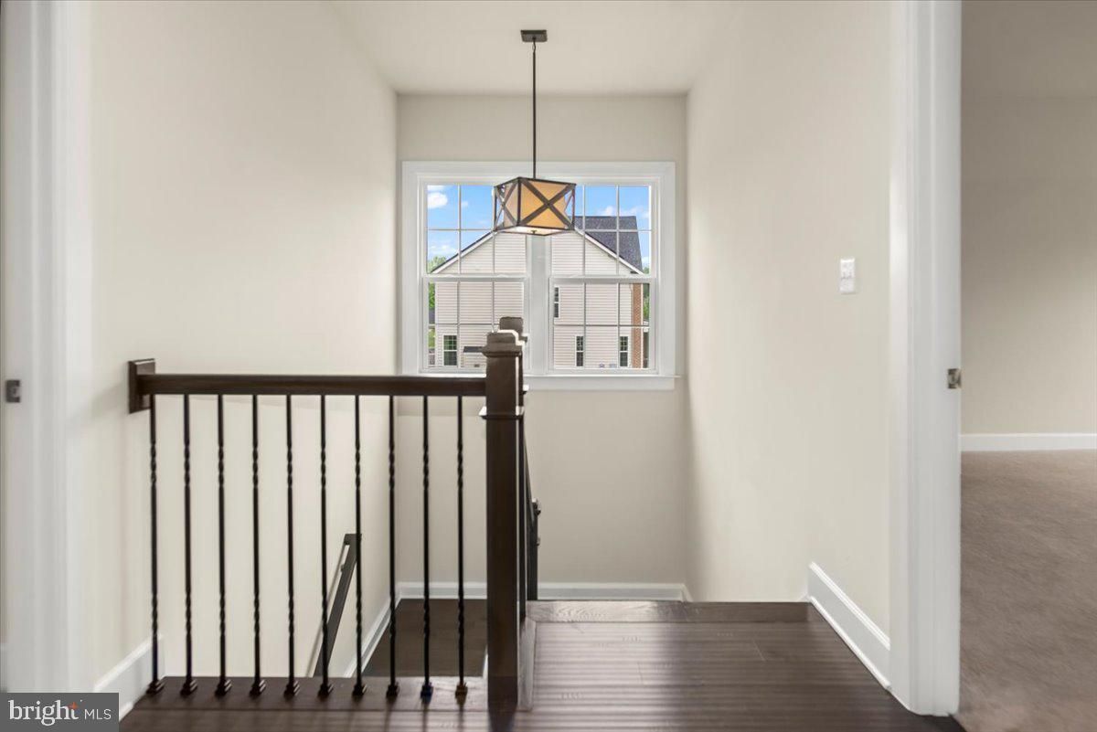 Interior, Pendant Lights, Wood Texture Flooring