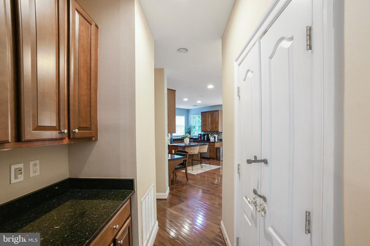 Dining room, Interior, Kitchen, Recessed Lighting, Wood Texture Flooring
