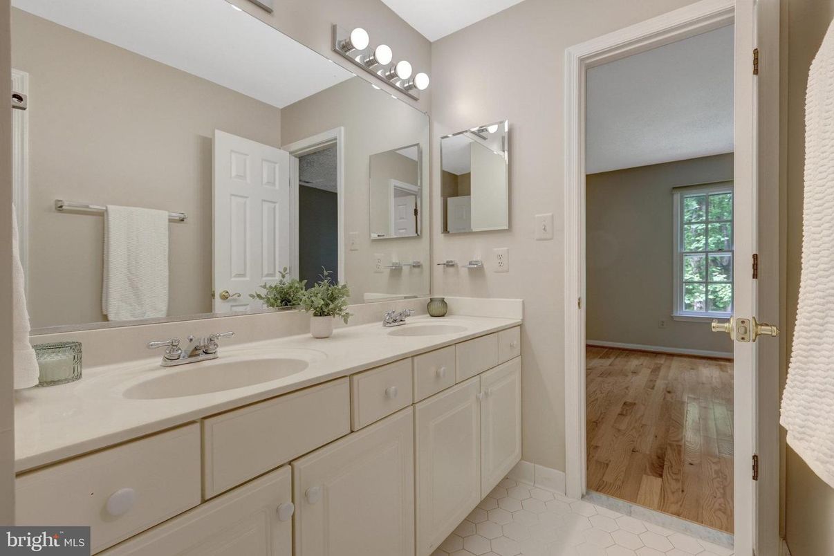 Bathroom, Dual Sink Vanities, Interior, Wood Texture Flooring