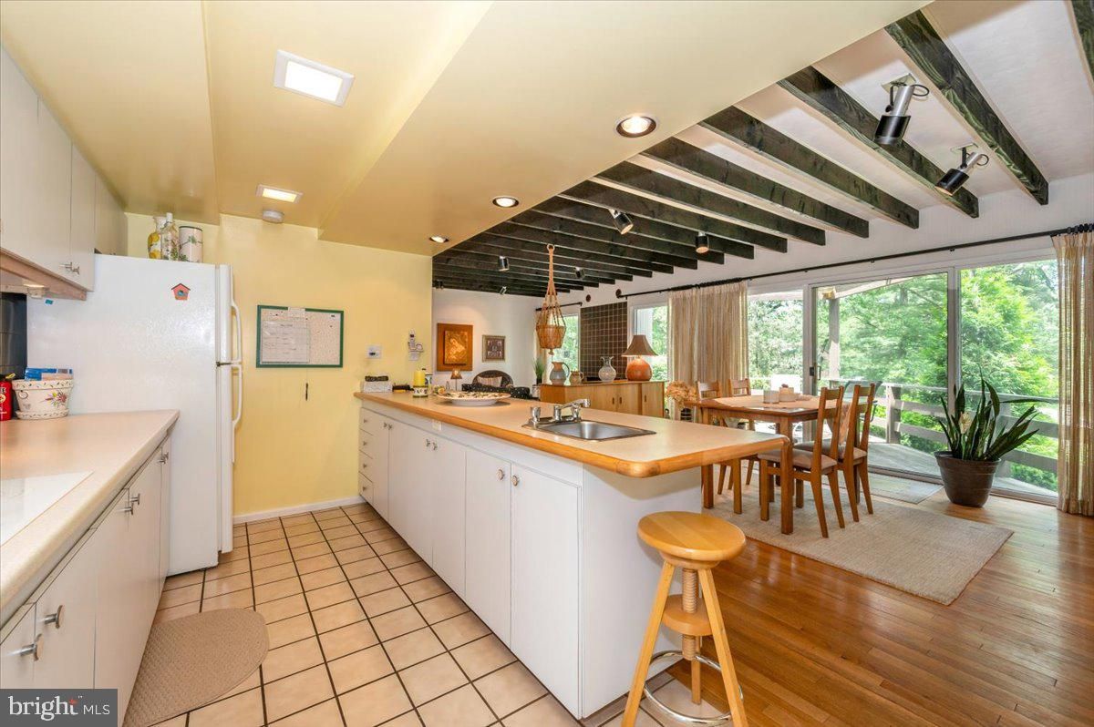 Dining room, Interior, Kitchen, Pendant Lights, Recessed Lighting, Wooden Beams