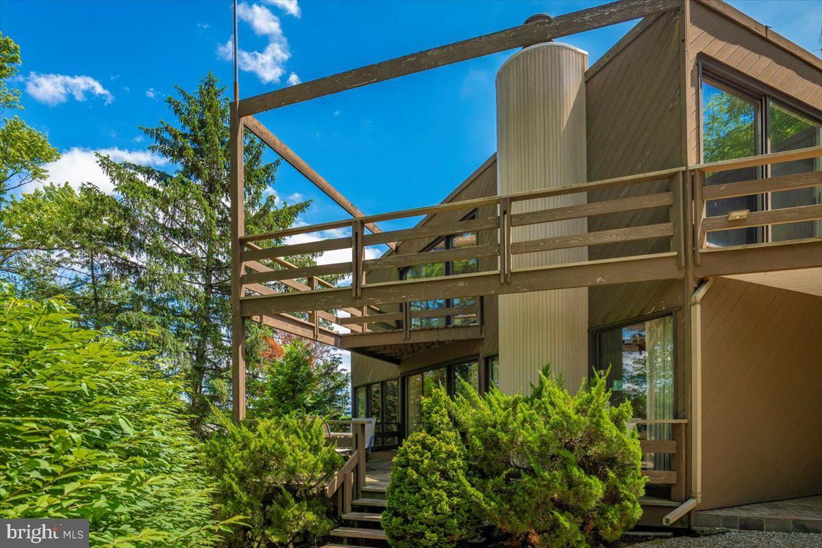 Exterior, Facade, Modern
