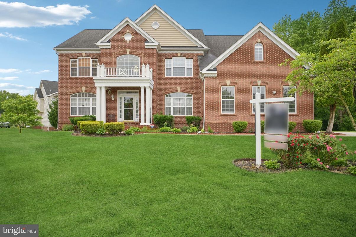 Exterior, Facade, Brick Facade, Brick Traditional