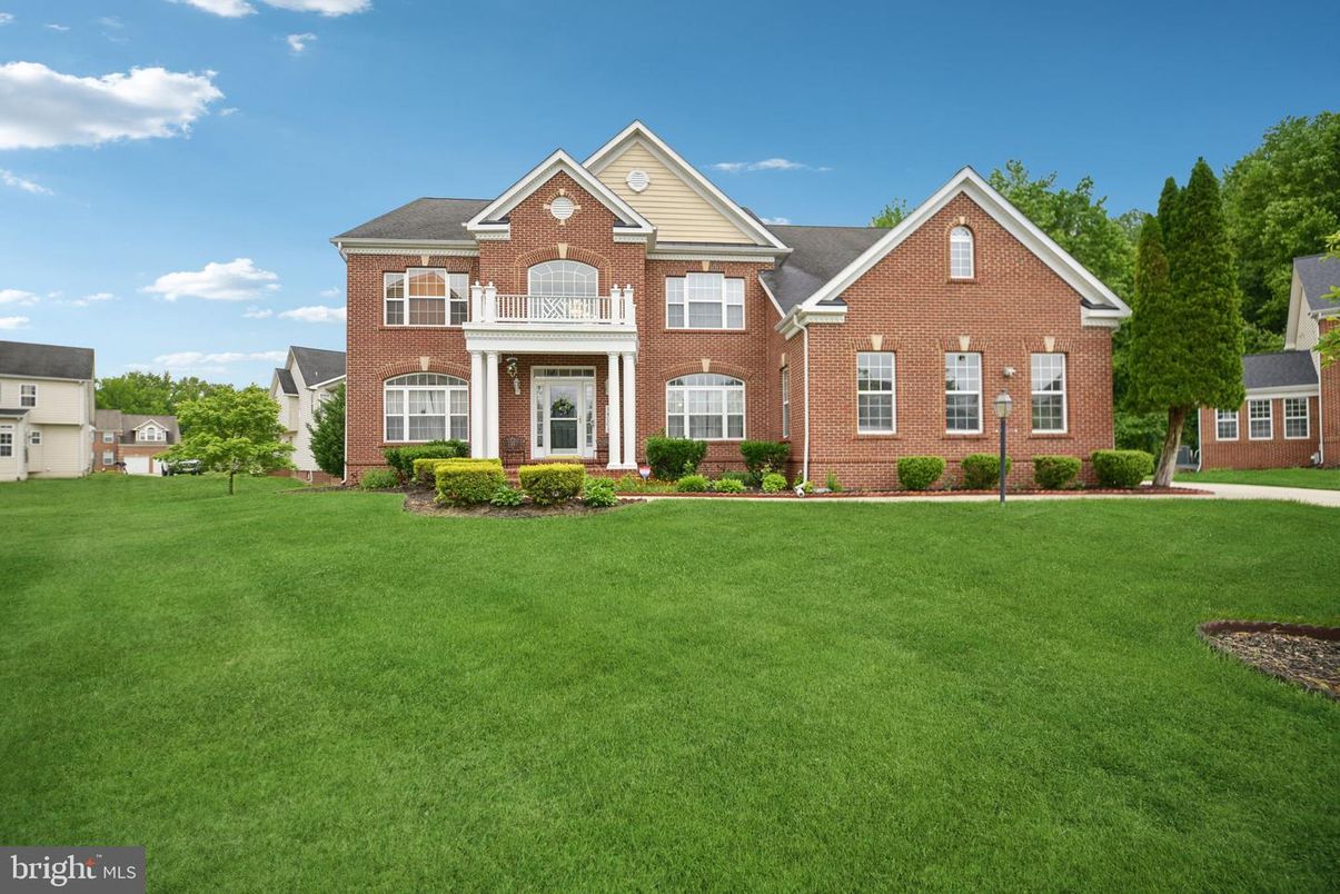 Exterior, Facade, Brick Facade, Brick Traditional