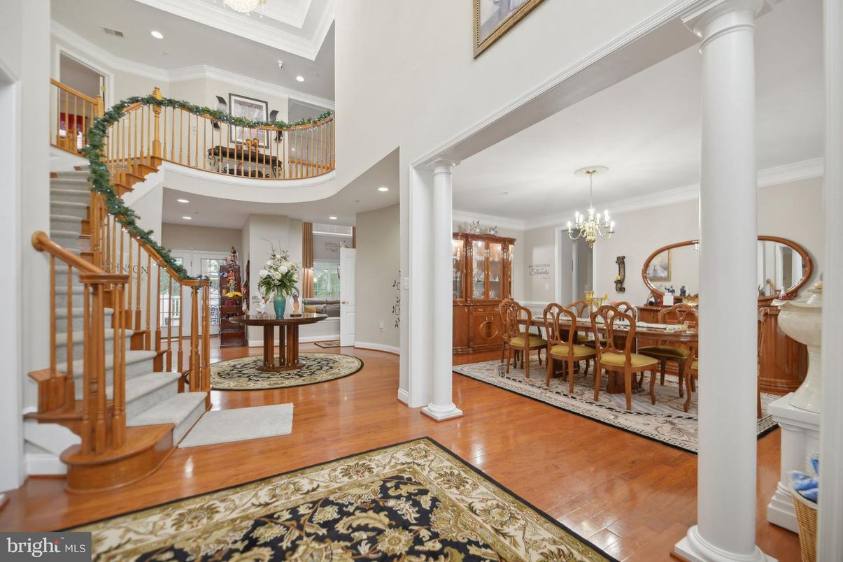 Chandelier, Dining room, Interior, Recessed Lighting, Wood Texture Flooring