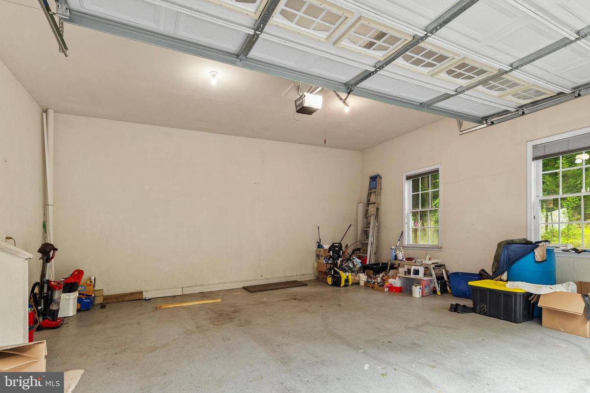 Garage, Interior
