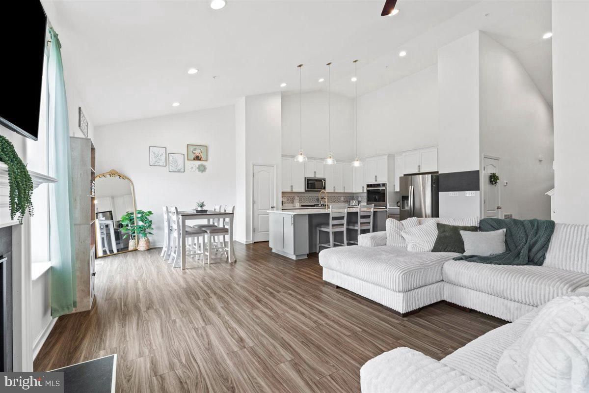 Dining room, Interior, Kitchen, Living room, Pendant Lights, Recessed Lighting, Stainless Steel Appliances, Wood Texture Flooring