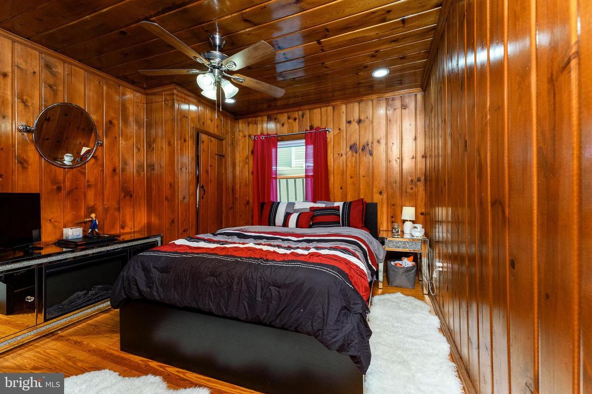 Bedroom, Interior, Recessed Lighting, Wooden Ceilings, Wooden Walls