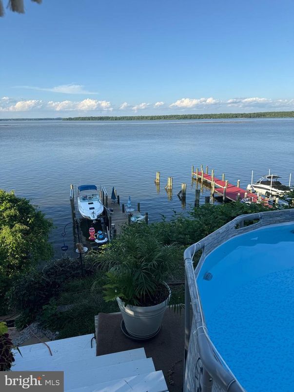 Exterior, Hot Tub, Water