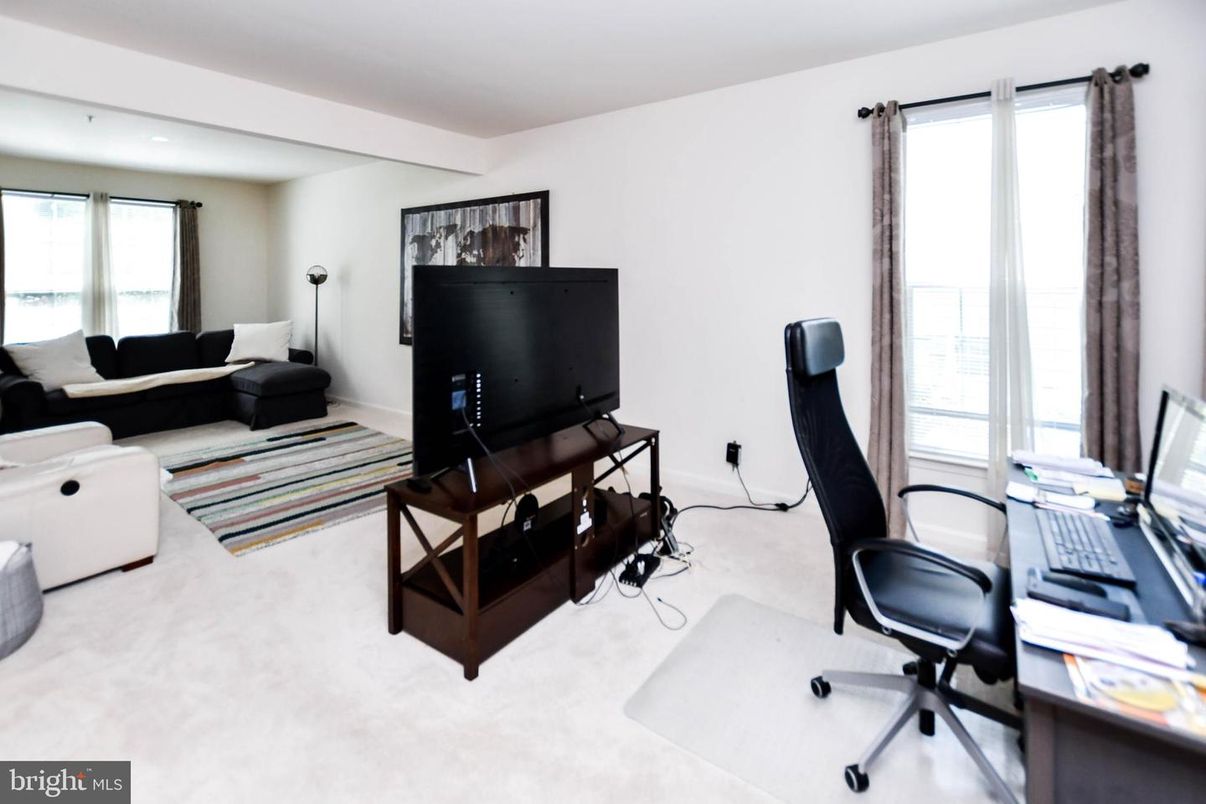 Home Office, Interior