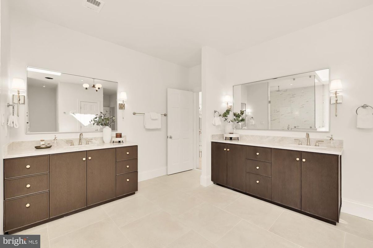 Bathroom, Dual Sink Vanities, Interior