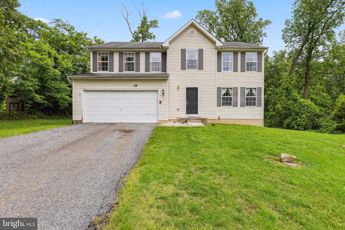 Attached, Backyard, Exterior, Facade, Georgian