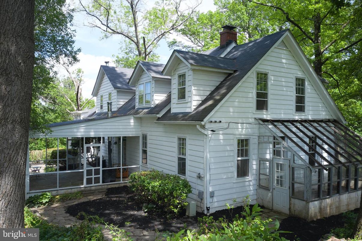 Exterior, Facade, Farmhouse