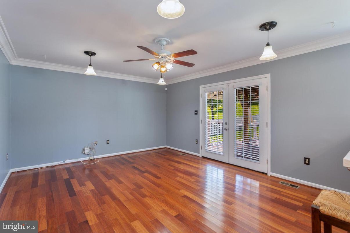 Empty room, Interior, Pendant Lights, Wood Texture Flooring