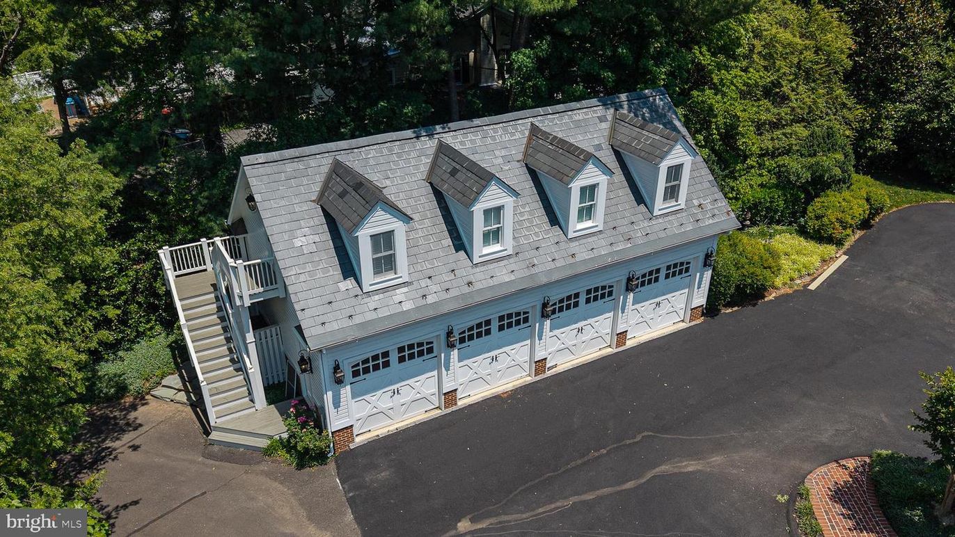 Attached, Exterior, Facade, Cape Cod