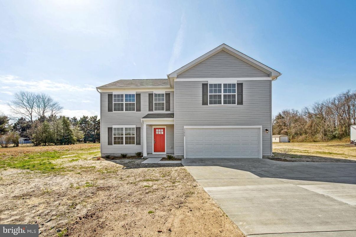 Attached, Exterior, Facade, Raised Ranch