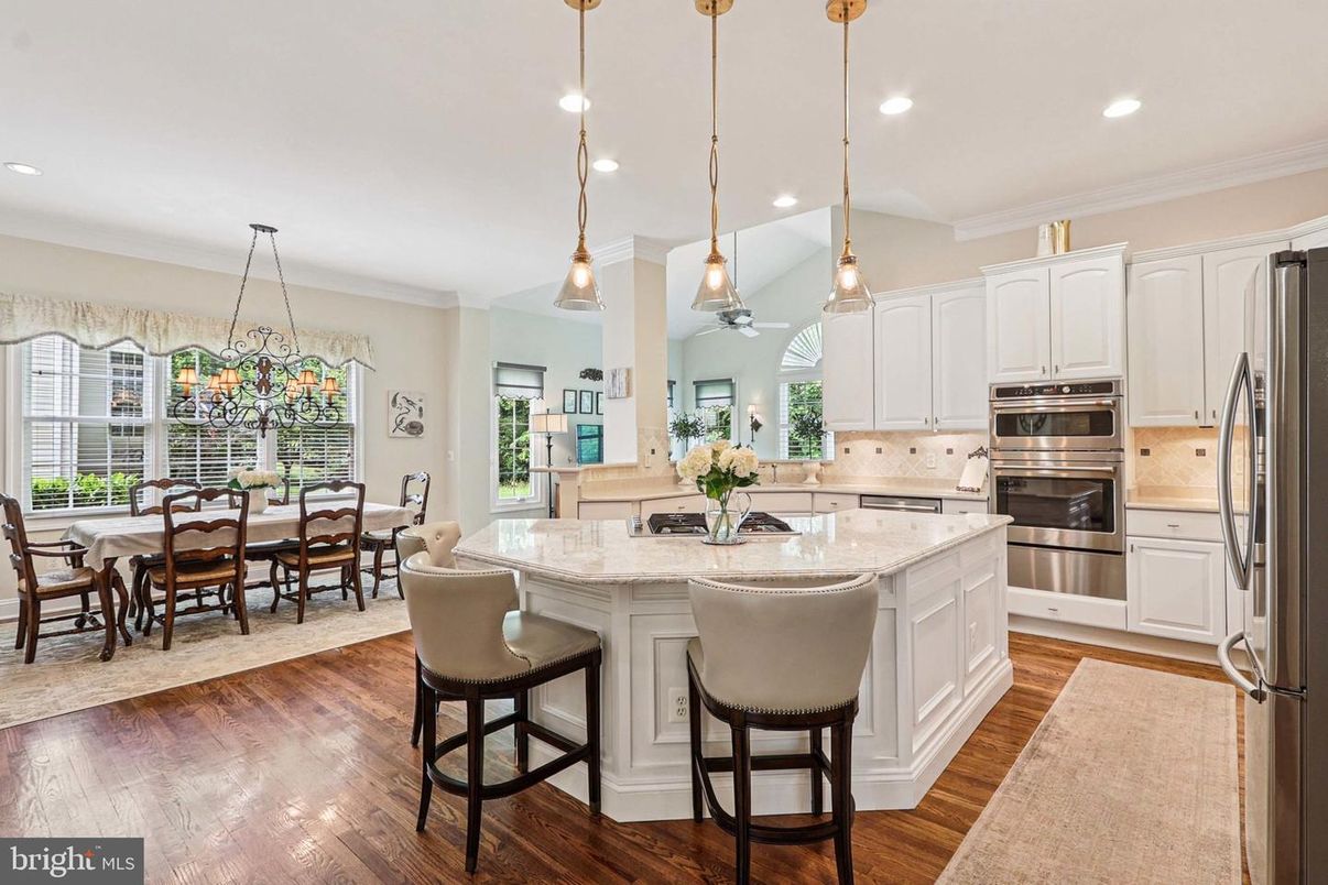 Dining room, Interior, Kitchen, Pendant Lights, Recessed Lighting, Stainless Steel Appliances, Wood Texture Flooring