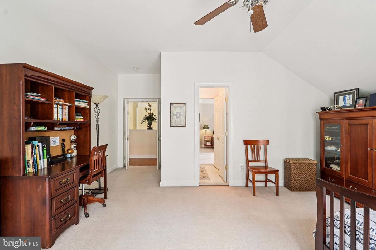 Home Office, Interior