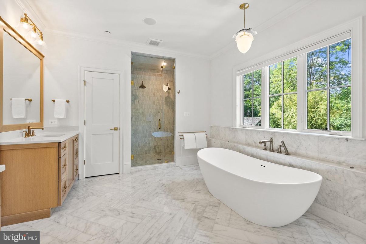 Bathroom, Free Standing Baths, Glass Shower, Interior, Marble, Pendant Lights